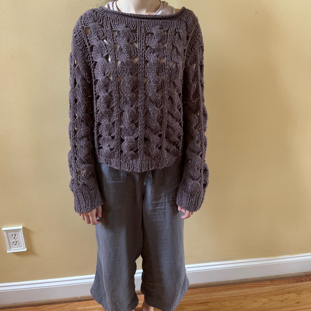 Hinge dark brown chunky knit sweater. Size L